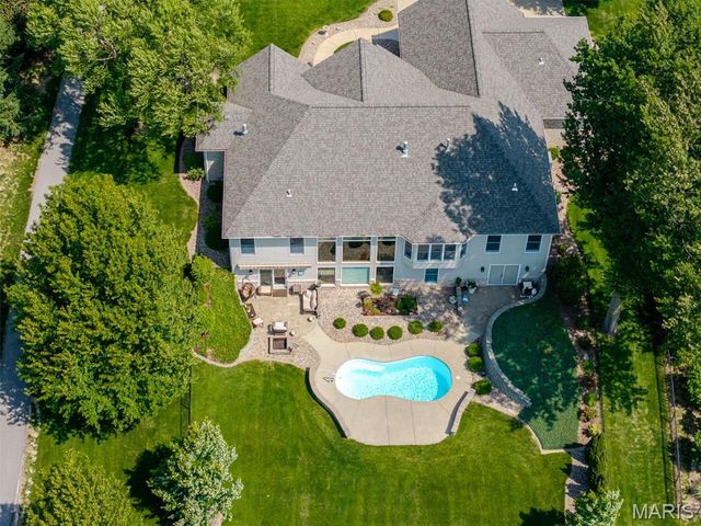 8402 Braeswood Estates Drive, O'fallon, IL 62269