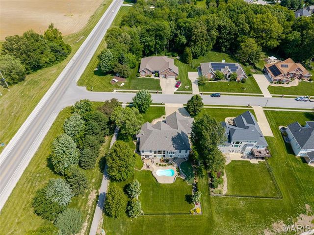 8402 Braeswood Estates Drive, O'fallon, IL 62269