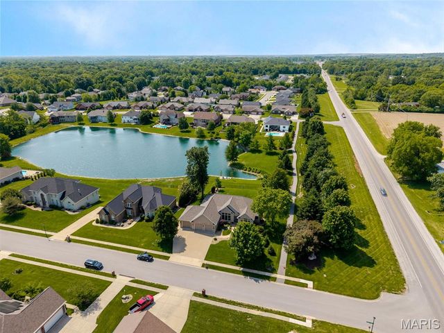 8402 Braeswood Estates Drive, O'fallon, IL 62269