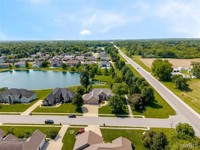 8402 Braeswood Estates Drive, O'fallon, IL 62269