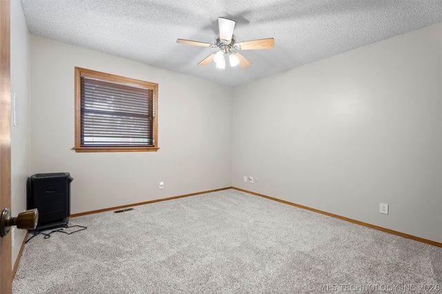633 Kenwood Drive, Bartlesville, OK 74006
