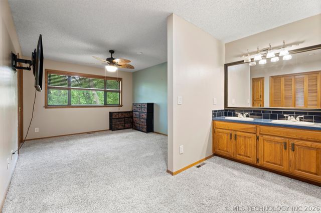 633 Kenwood Drive, Bartlesville, OK 74006