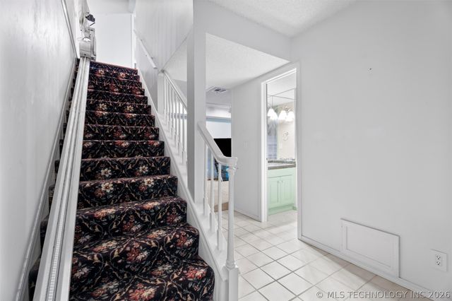 633 Kenwood Drive, Bartlesville, OK 74006