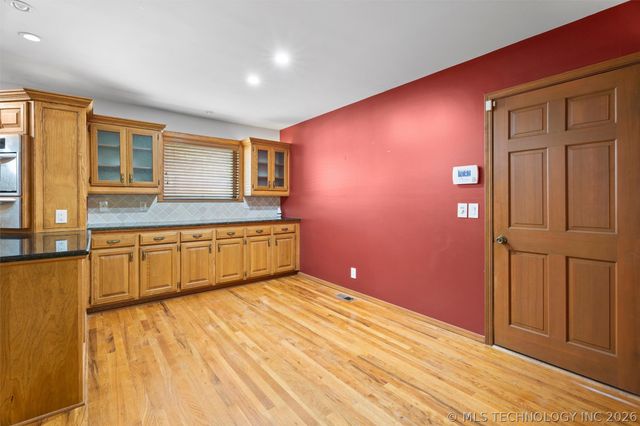 633 Kenwood Drive, Bartlesville, OK 74006