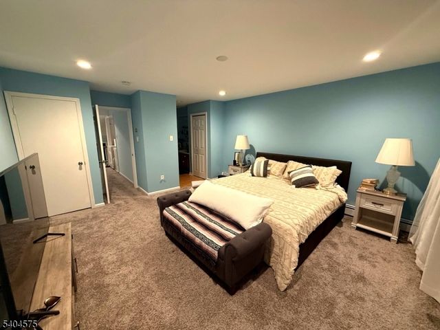 67 Victory Ct, Victory Gardens Boro, NJ 07801