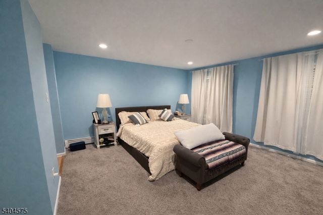 67 Victory Ct, Victory Gardens Boro, NJ 07801