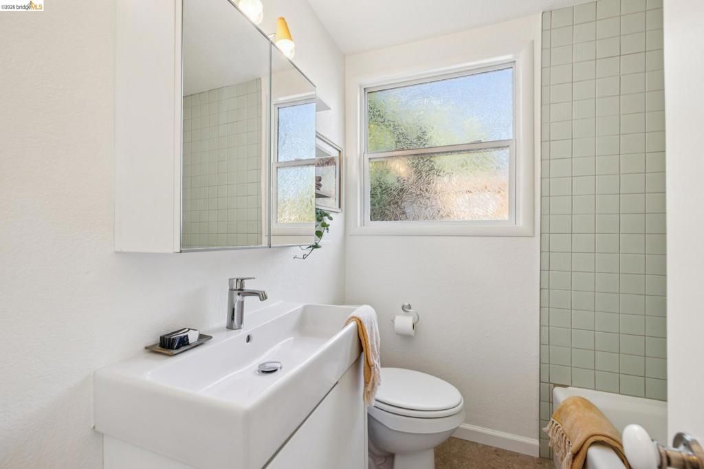 Image 22 of property listing at 738 Ventura St, Richmond, CA 94805