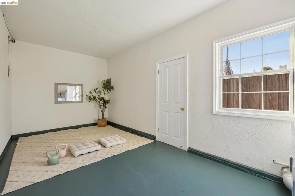 Image 28 of property listing at 738 Ventura St, Richmond, CA 94805