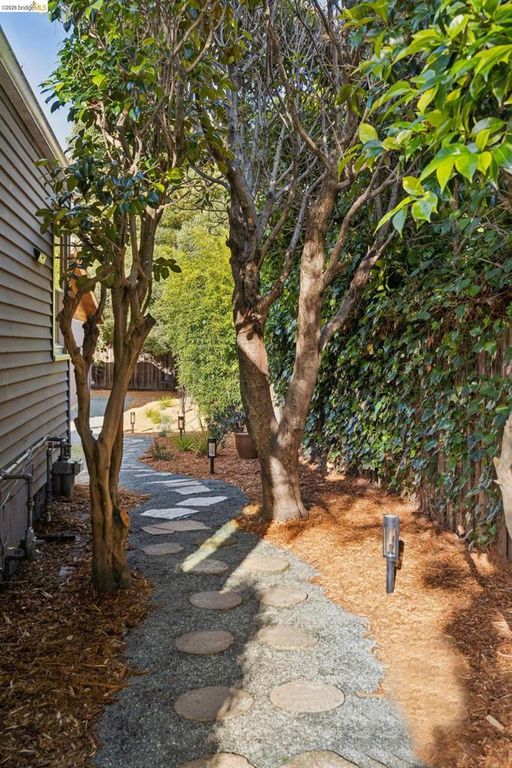 Image 30 of property listing at 738 Ventura St, Richmond, CA 94805