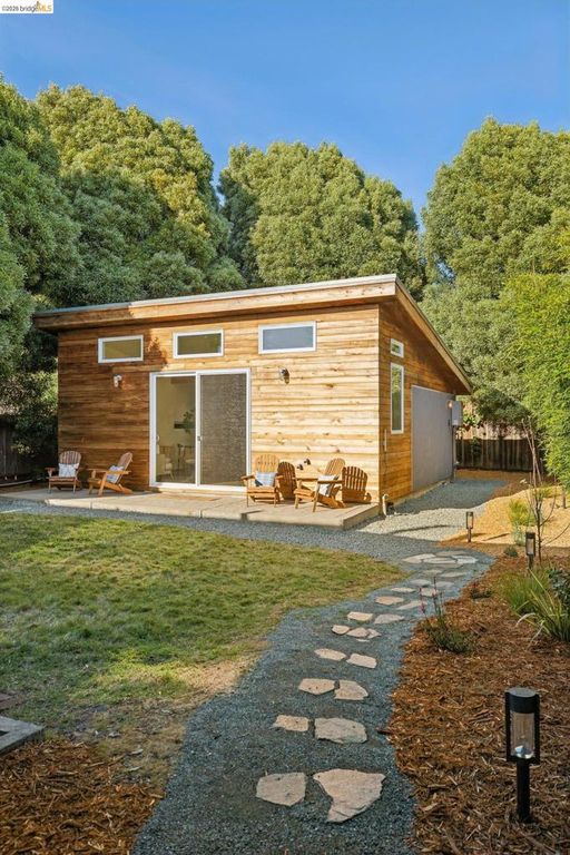 Image 31 of property listing at 738 Ventura St, Richmond, CA 94805