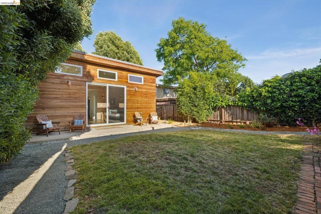 Image 32 of property listing at 738 Ventura St, Richmond, CA 94805