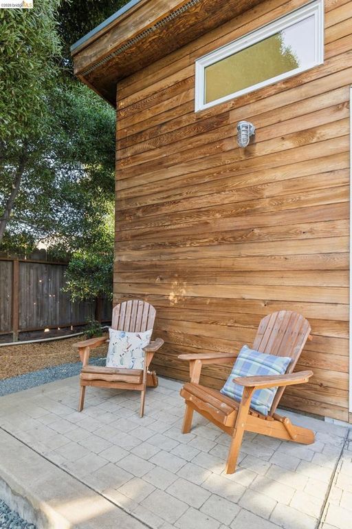 Image 34 of property listing at 738 Ventura St, Richmond, CA 94805