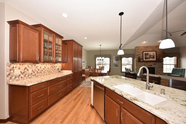 3905 S Five Iron COURT, New Berlin, WI 53151