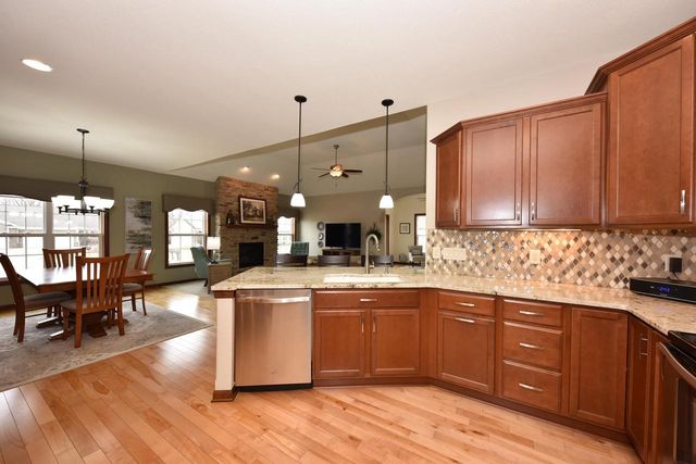 3905 S Five Iron COURT, New Berlin, WI 53151