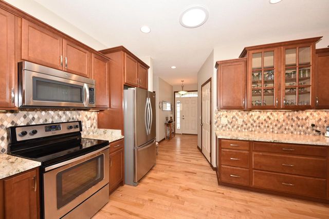 3905 S Five Iron COURT, New Berlin, WI 53151