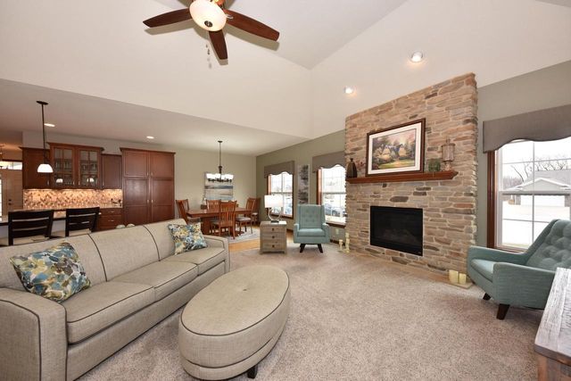 3905 S Five Iron COURT, New Berlin, WI 53151