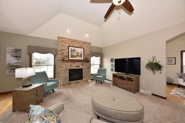 3905 S Five Iron COURT, New Berlin, WI 53151