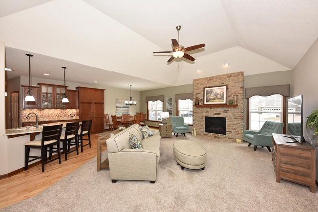 3905 S Five Iron COURT, New Berlin, WI 53151