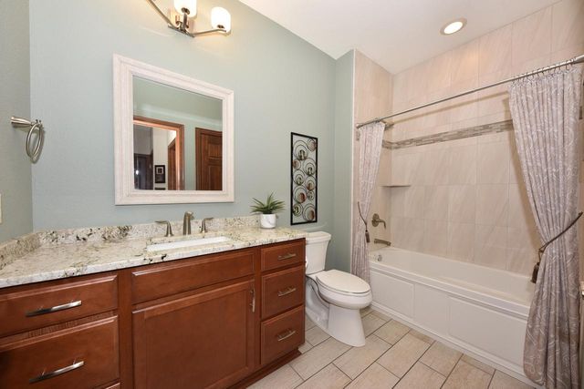 3905 S Five Iron COURT, New Berlin, WI 53151