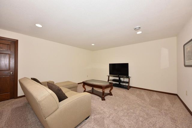 3905 S Five Iron COURT, New Berlin, WI 53151