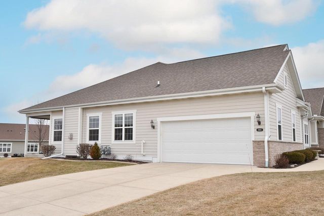 3905 S Five Iron COURT, New Berlin, WI 53151