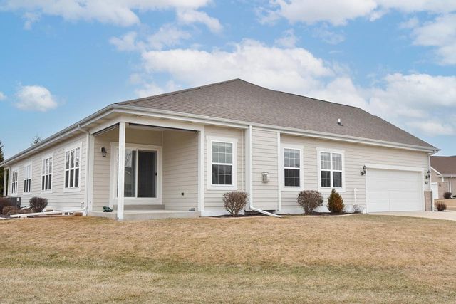 3905 S Five Iron COURT, New Berlin, WI 53151