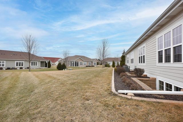 3905 S Five Iron COURT, New Berlin, WI 53151