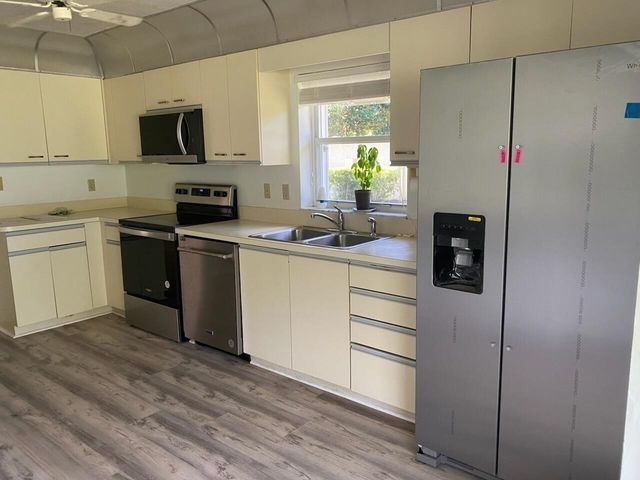 210 N Grove Isle Circle, Vero Beach, FL 32962