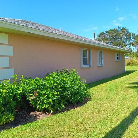 210 N Grove Isle Circle, Vero Beach, FL 32962