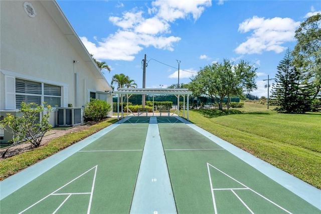 210 N Grove Isle Circle, Vero Beach, FL 32962