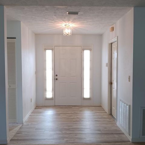 210 N Grove Isle Circle, Vero Beach, FL 32962