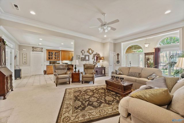 2710 Arbor Oak Drive SE, Owens Cross Roads, AL 35763