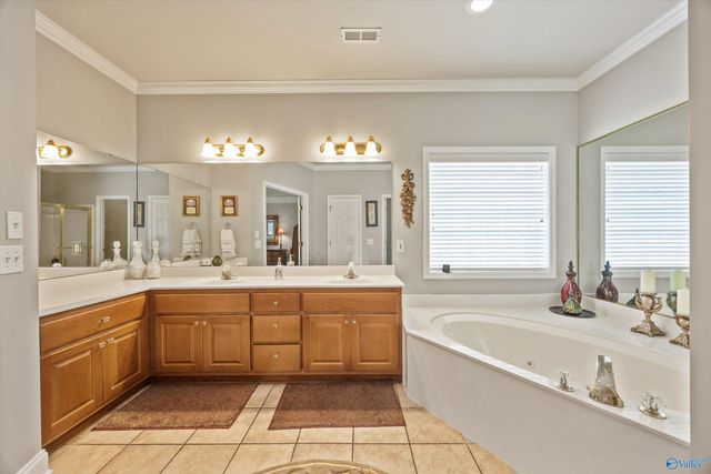 2710 Arbor Oak Drive SE, Owens Cross Roads, AL 35763