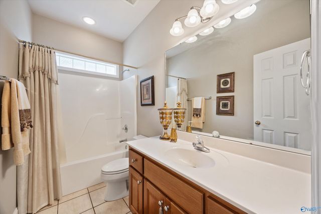 2710 Arbor Oak Drive SE, Owens Cross Roads, AL 35763