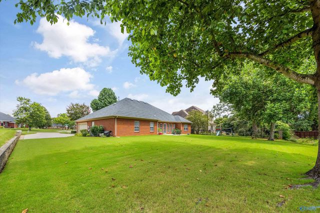 2710 Arbor Oak Drive SE, Owens Cross Roads, AL 35763