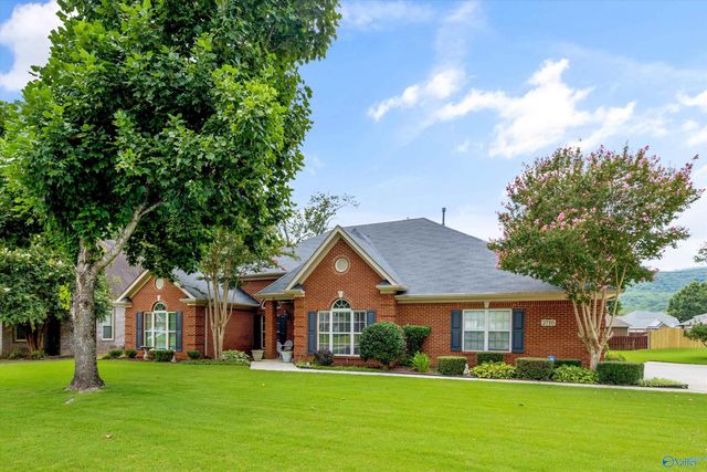 2710 Arbor Oak Drive SE, Owens Cross Roads, AL 35763