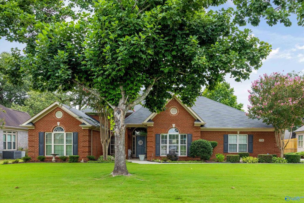 2710 Arbor Oak Drive SE, Owens Cross Roads, AL 35763