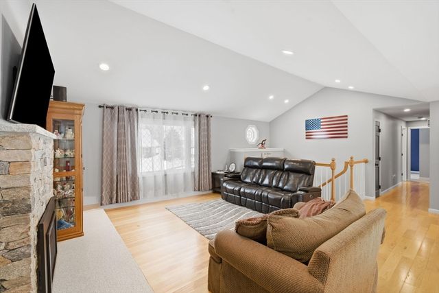 31 Tremont St, Woburn, MA 01801