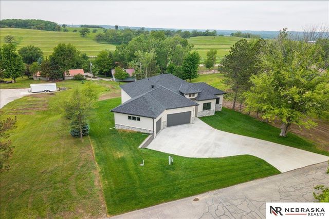 18400 Nicholas Road, Plattsmouth, NE 68048