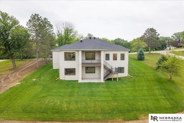 18400 Nicholas Road, Plattsmouth, NE 68048