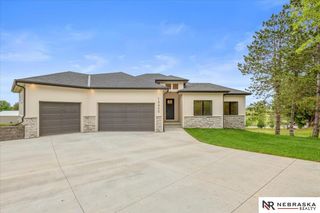 18400 Nicholas Road, Plattsmouth, NE 68048