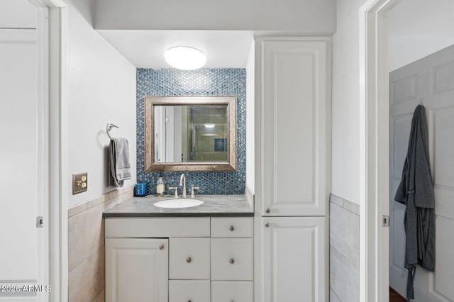 5525 E THOMAS Road R16, Phoenix, AZ 85018