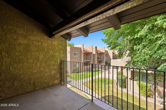 5525 E THOMAS Road R16, Phoenix, AZ 85018