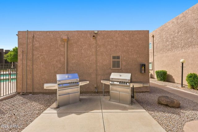 5525 E THOMAS Road R16, Phoenix, AZ 85018