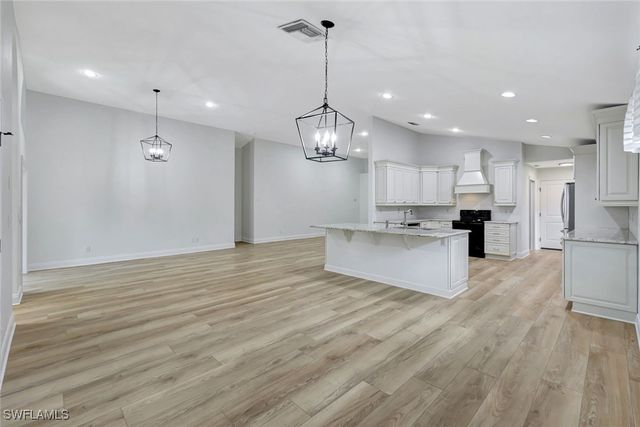 7052 Timberland CIR, Naples, FL 34109