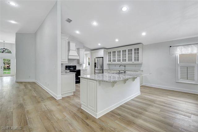7052 Timberland CIR, Naples, FL 34109