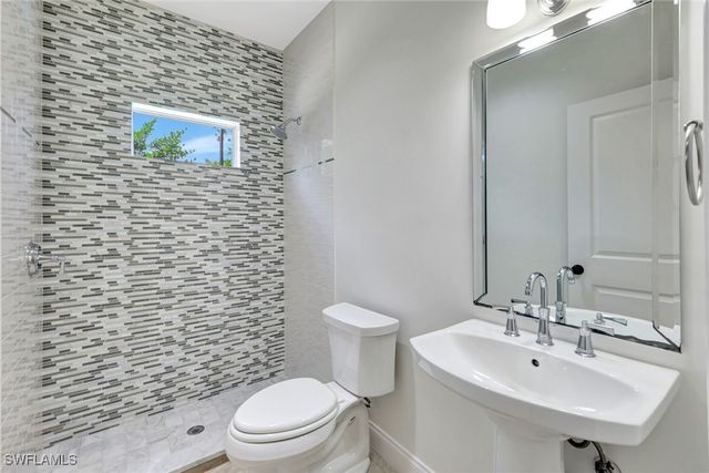 7052 Timberland CIR, Naples, FL 34109