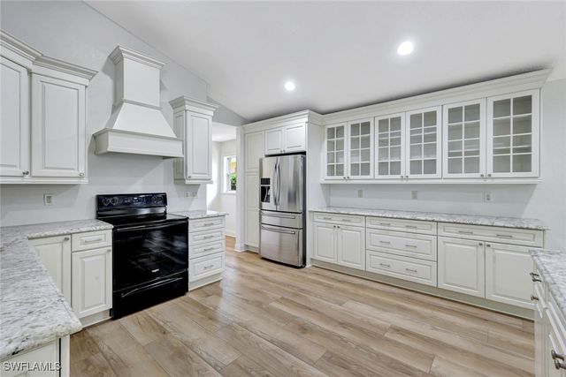 7052 Timberland CIR, Naples, FL 34109