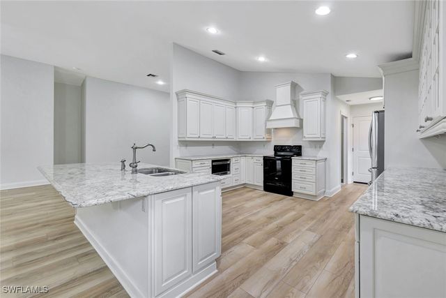 7052 Timberland CIR, Naples, FL 34109