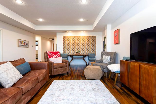 350 S John Q Hammons Parkway 8-B, Springfield, MO 65806